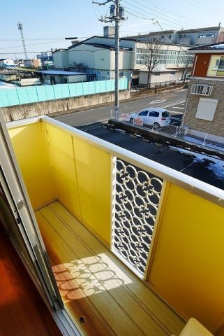 新井ハイツ　Ⅱのバルコニー|暖かな日差しのふりそそぐバルコニー