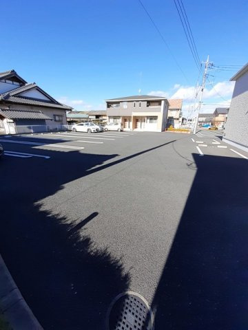 ノースヴィレッジⅣ　Ｃの駐車場|駐車場に車を止められます