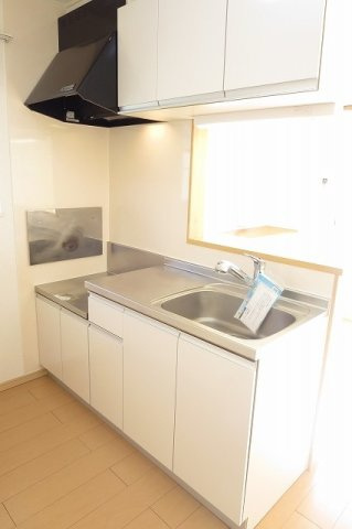 グランデヒルⅥのキッチン|コンパクトなキッチンで掃除もラクラク