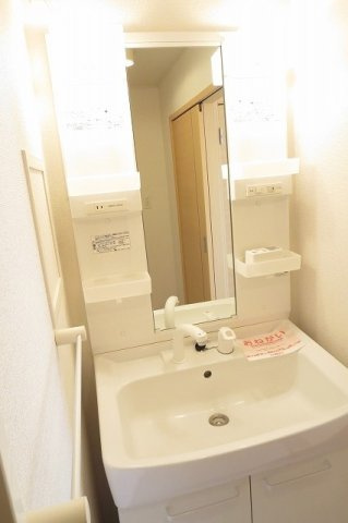 グランデヒルⅥの洗面所|広い洗面スペース