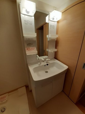 カーサ　フェリーチェ　Ａの洗面所|スペースが確保できる洗面所です