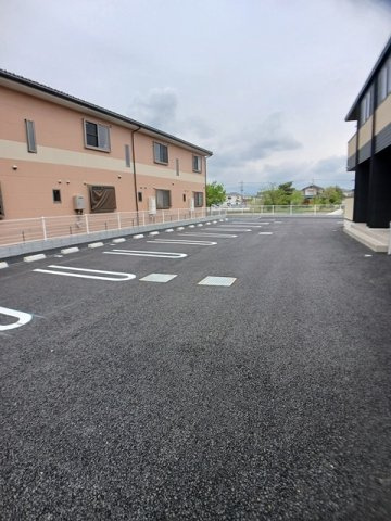 シエルの駐車場|駐車場があるので、車を買う予定の方も安心です