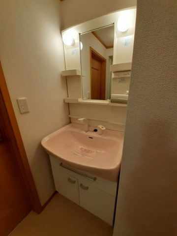 メゾン　アムールの洗面所|明るい洗面所です