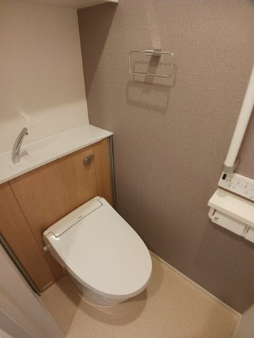 オペラのトイレ|ゆったりとした空間のトイレです