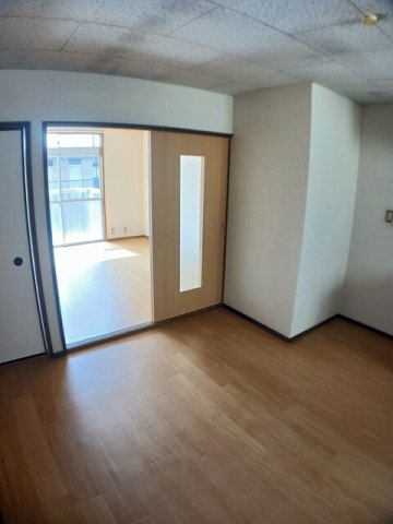 田胡ハイツ　Ｂの居間・リビング|こちらのリビングで趣味の時間をお楽しみください