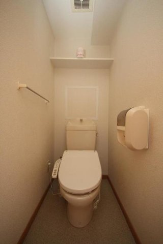 グランドレジデンスのトイレ|落ち着いた色調のトイレです