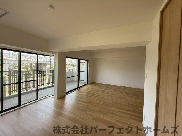 日興交野スカイマンションの居間・リビング|こちらの居間で趣味の時間をお楽しみください