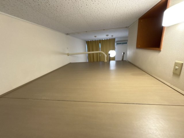 レオパレスＡＳＡＨＩの寝室|広くて明るい寝室