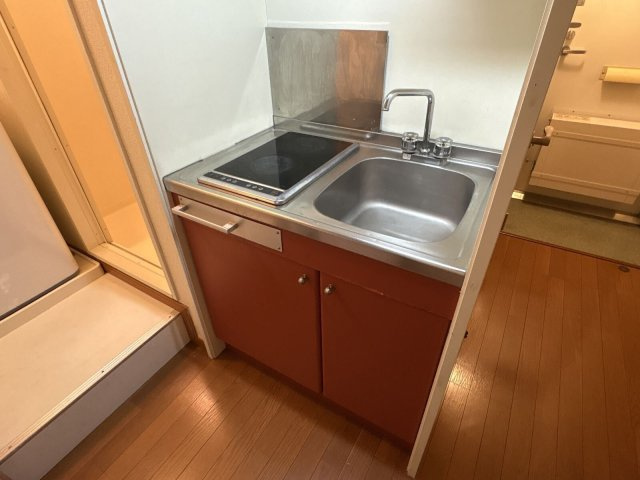 レオパレスＡＳＡＨＩのキッチン|コンパクトなキッチンで掃除もラクラク