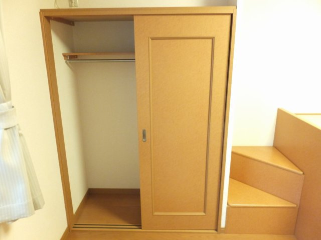 レオパレスＬＡＦＯＲＥＴⅡの内装|広めのクローゼットになります