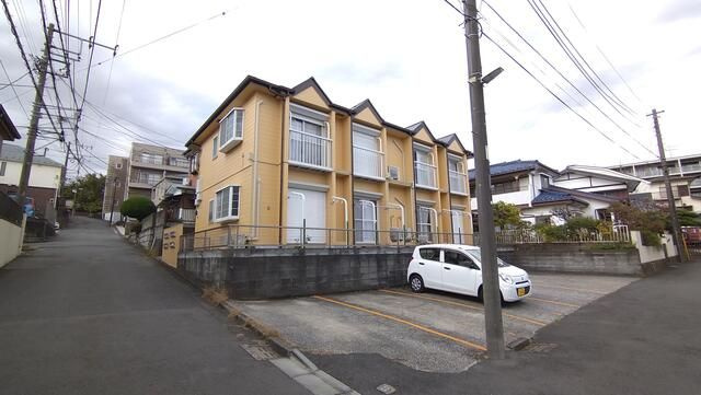 横浜市保土ケ谷区岡沢町のアパートの外観