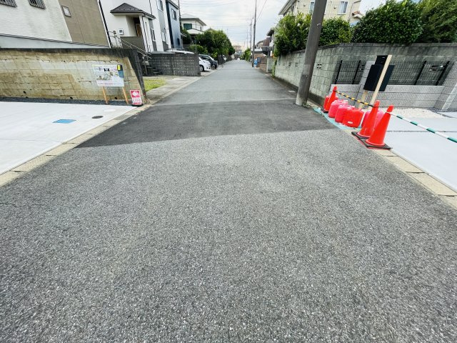 千葉市緑区あすみが丘東２丁目の前面道路含む現地写真