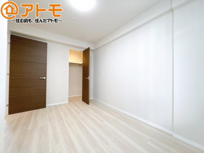 【寝室】 | モナーク沼津　中古マンション | 各居室に収納がついているので、部屋の中をすっきり見せることができますね！
