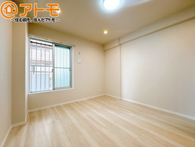 【子供部屋】 | モナーク沼津　中古マンション | 広々使える収納付きの洋室です♪