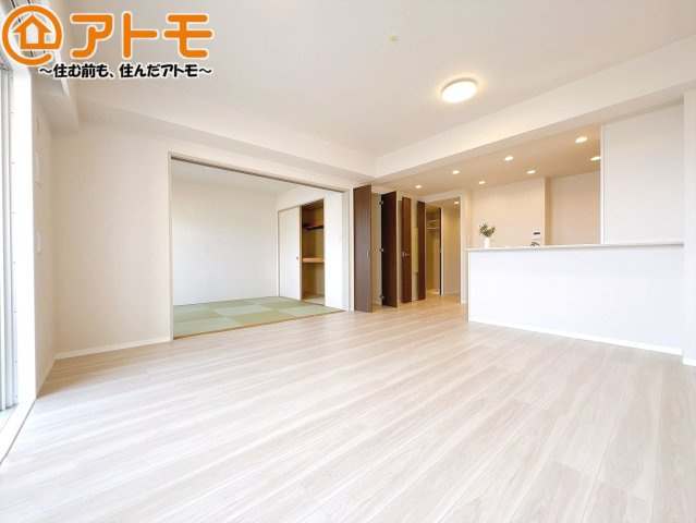 【居間・リビング】 | モナーク沼津　中古マンション | 広々と開放的なLDKは、家族が自然と集まる広さ♪お子様のリビング学習にもピッタリ♪