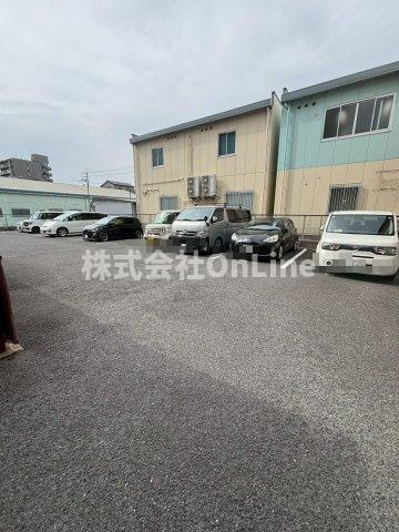 東大阪市中新開１丁目の賃貸マンションの駐車場