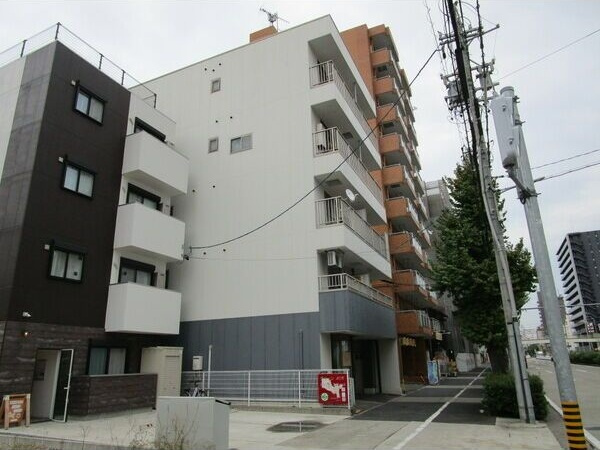 明和ビルの外観