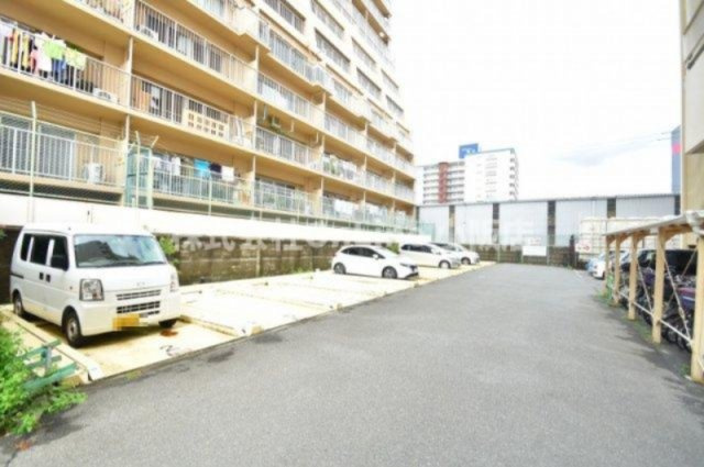 東大阪市友井５丁目の賃貸マンションの駐車場