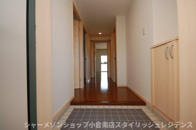 三島マンションIの玄関
