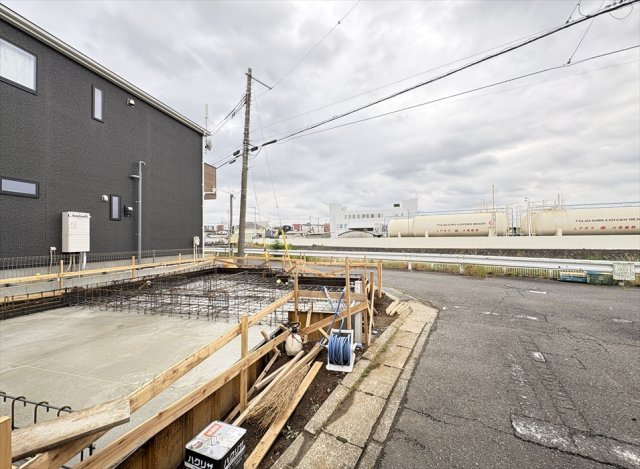 【外観】 | 志木市上宗岡1丁目　新築一戸建住宅　全1棟　(志木本店) | 販売現地／2026年6月5日撮影　
角地につき開放感良好