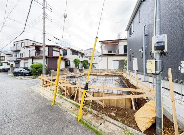 【前面道路含む現地写真】 | 志木市上宗岡1丁目　新築一戸建住宅　全1棟　(志木本店) | 前面道路の様子／
前面道路は車の通りが少ないので、静かな暮らしを好む方にもオススメな住環境です。