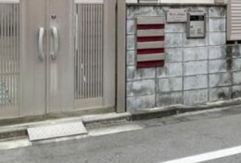 プティ　アヴァンスのエントランス