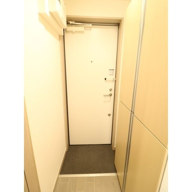 ジュネ谷中の玄関