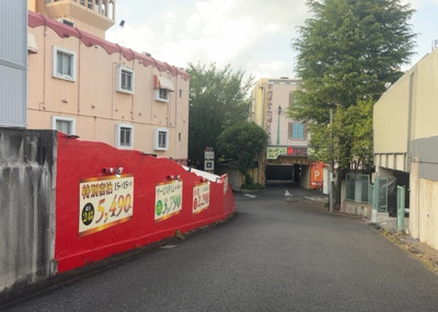 【外観】 | ホテルスタイリッシュ（旧アップル） | 土地の前の道路に消火栓が設置されていることがあります。この場合、道路交通法第45条第1項により、駐車禁止の場所が指定されています。そのため、車庫などの駐車スペースをつくることができない場合があります。
