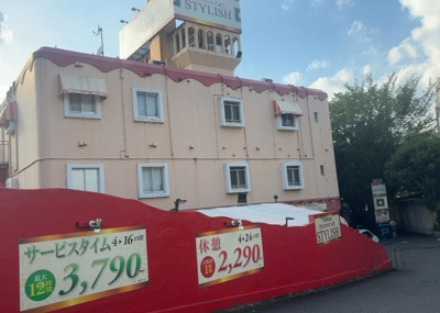 【外観】 | ホテルスタイリッシュ（旧アップル） | 物件の詳細については、現地を見てわかること以外に、役所や法務局などで調べないとわからないことがあります。そのため、現地に行く場合は、もしこの物件を買ったらどのような生活ができるかをイメージしましょう。