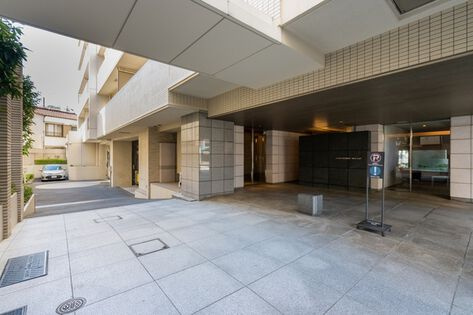 コスモレジデンス東京ＥＡＳＴのエントランス|山手線「西日暮里」駅徒歩１３分！ペット飼育可能な平成１９年築のコスモレジデンス東京ＥＡＳＴは即日現地案内可能となっておりますので、お気軽にお問い合わせください！
