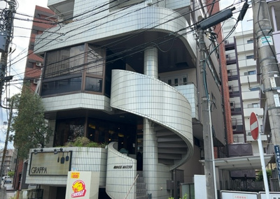 【外観】 | ミッドライズマツイ | 最寄り駅が近いなどの交通アクセスが良い土地だと暮らしやすいですよね。通勤・通学の観点から土地を選ぶことも大切です！自身や家族のライフワークからあったの物件を探しましょう！当社営業がお力になります！