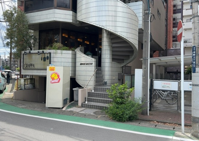 【外観】 | ミッドライズマツイ | 土地の前の道路に消火栓が設置されていることがあります。この場合、道路交通法第45条第1項により、駐車禁止の場所が指定されています。そのため、車庫などの駐車スペースをつくることができない場合があります。