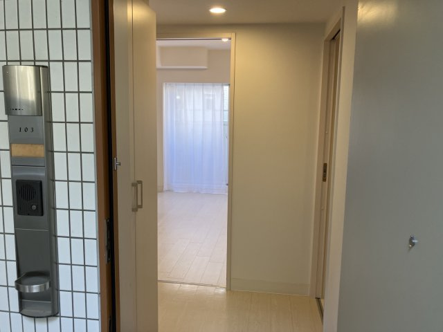 プリオーレリベルタ桂A棟の玄関
