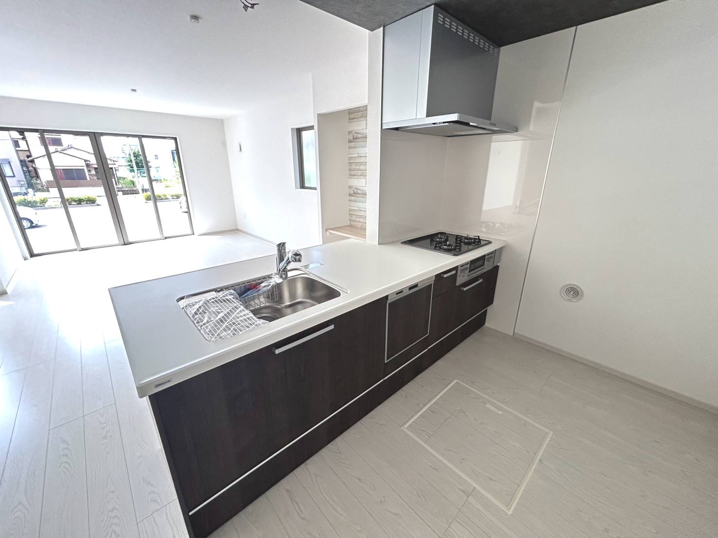 新築戸建　江南市高屋町2期　全1区画分譲のキッチン|ステンレスをワークスペース部分トップに使用した機能的で美しいシステムキッチンを使用しています。
