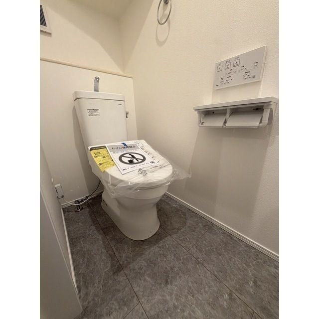 Kolet柏戸張のトイレ|落ち着いたトイレです