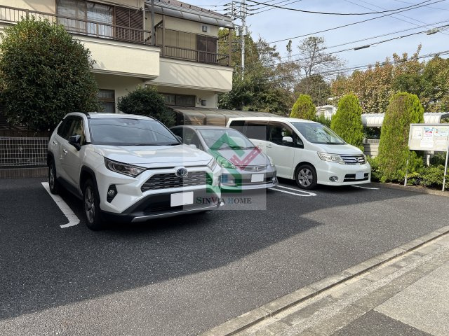 コズカフィオーレの駐車場