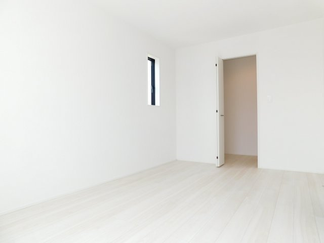 北名古屋市六ツ師宮西の新築一戸建の洋室|◇洋室◇　　南面で明るい洋室約７．５帖　ウォークインクローゼット完備♪　バルコニー付き！　