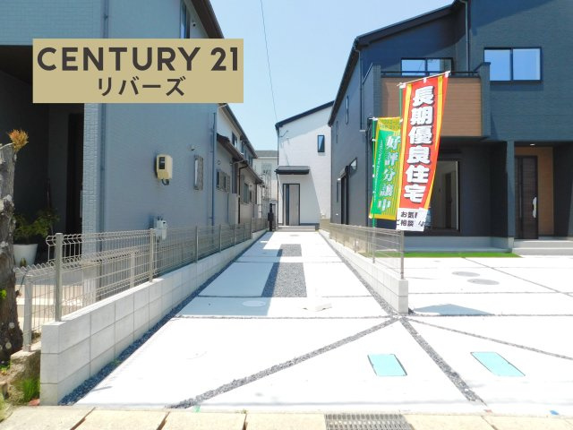 北名古屋市六ツ師宮西の新築一戸建の前面道路含む現地写真|☆３号棟☆　　残り２棟！！いつでもご案内出来ます♪（お問合せ当日、平日、水曜、夜間もＯＫ）　長期優良住宅！　敷地３９．５６坪！　駐車３台ＯＫ　パントリー付きリビング約１６．０帖♪　収納豊富♪