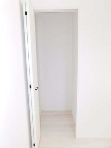 北名古屋市六ツ師宮西の新築一戸建の収納|◇パントリー◇　　食料品や食器、調理器具などが収納できる便利なパントリー完備！