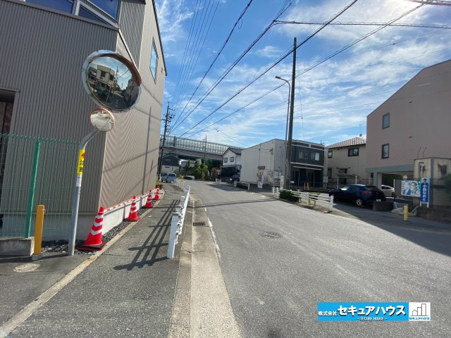 【同施工物件ご案内可能】東海市名和町岡前　全２棟の前面道路含む現地写真|事前予約にて現地ご見学いただけます！お気軽にお問い合わせください♪
■株式会社　セキュアハウス■
住宅ローンに強く、知識、経験豊富なスタッフ在籍
お客様に寄り添い、ご成約後もサポート致します。