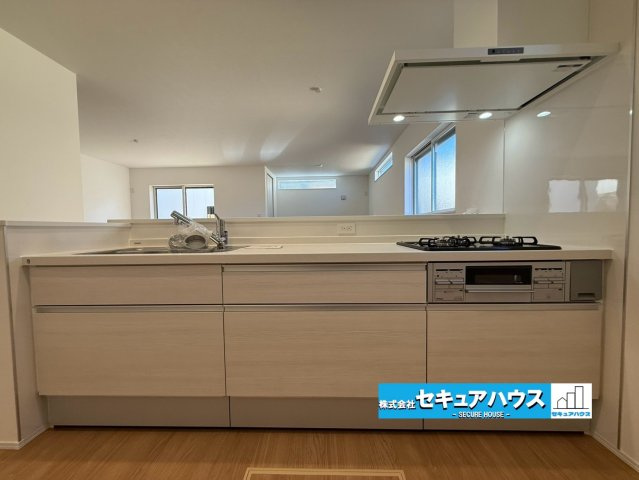 【同施工物件ご案内可能】東海市名和町岡前　全２棟の内観：施工例|【キッチンイメージ】
◆同時にたくさんの料理が調理できる。「焼く・蒸す・煮る」の工程を同時進行で進めることができるので、料理を素早く作ることができます。育児でバタバタ忙しいママに嬉しい♪