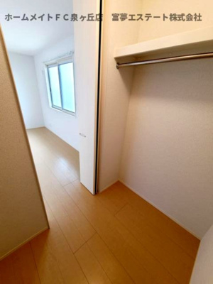 【収納】 | プランドールアーク | ウォークインクロゼットの中より撮影
※イメージ　反転タイプのお部屋の写真