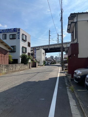 西松原３丁目土地の前面道路含む現地写真