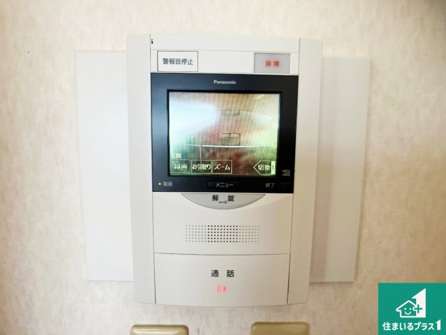 プレステージ明石西の防犯設備|来訪者の姿が確認できるインターホン！
