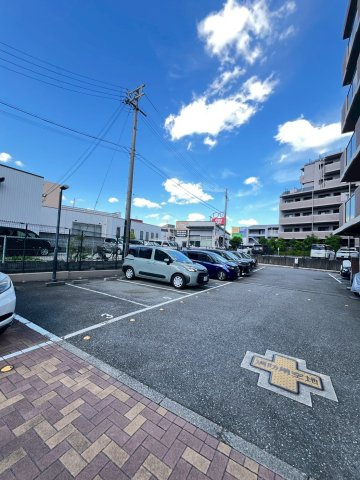 クレアール宝塚の駐車場