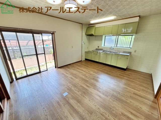 加古川市上荘町都台1丁目　　中古戸建の居間・リビング