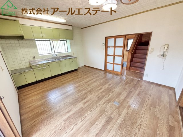 加古川市上荘町都台1丁目　　中古戸建の居間・リビング