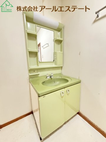加古川市上荘町都台1丁目　　中古戸建の独立洗面台