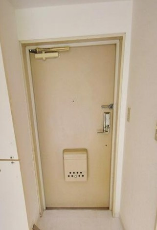 横浜市保土ケ谷区瀬戸ケ谷町の賃貸マンションの玄関