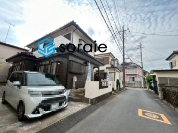 川越市下広谷　中古戸建の前面道路含む現地写真